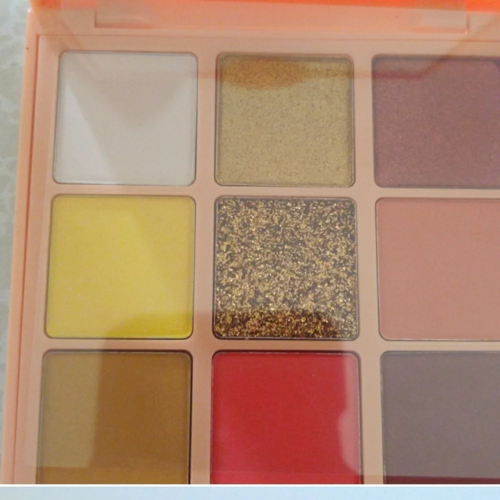 Kara beauty eyeshadow palette - Picture 2 of 2